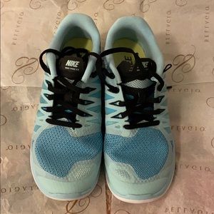 Brand New NIKE Women Free Running sneaker
